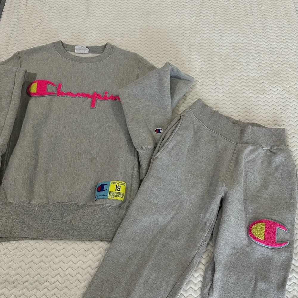 Women’s Champion jogger crew set. Used w/small stain on sweater. XS - Picture 2 of 7